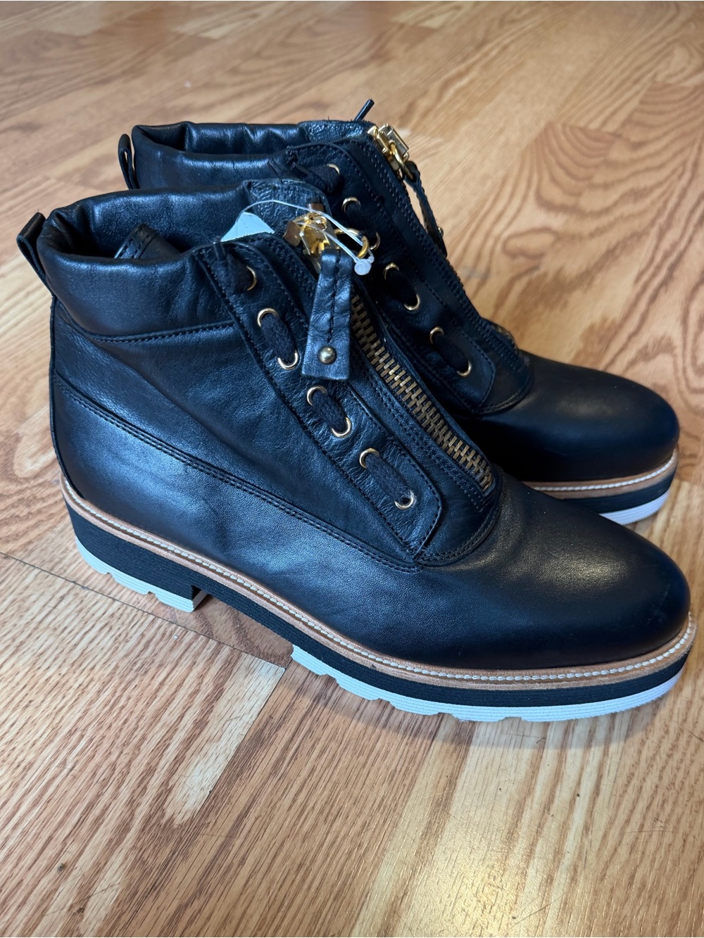 Napoleoni Wome’s Combat  Black Leather Zip-Front Lug Ankle Boots size 7